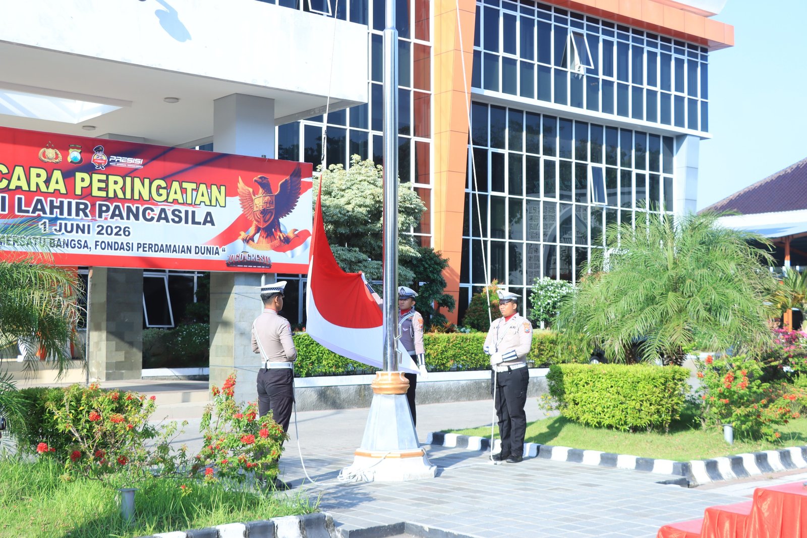 Kapolres Gresik Pimpin Upacara Hari Pancasila 2026, Ajak Personel Bumikan Nilai-Nilai Pancasila