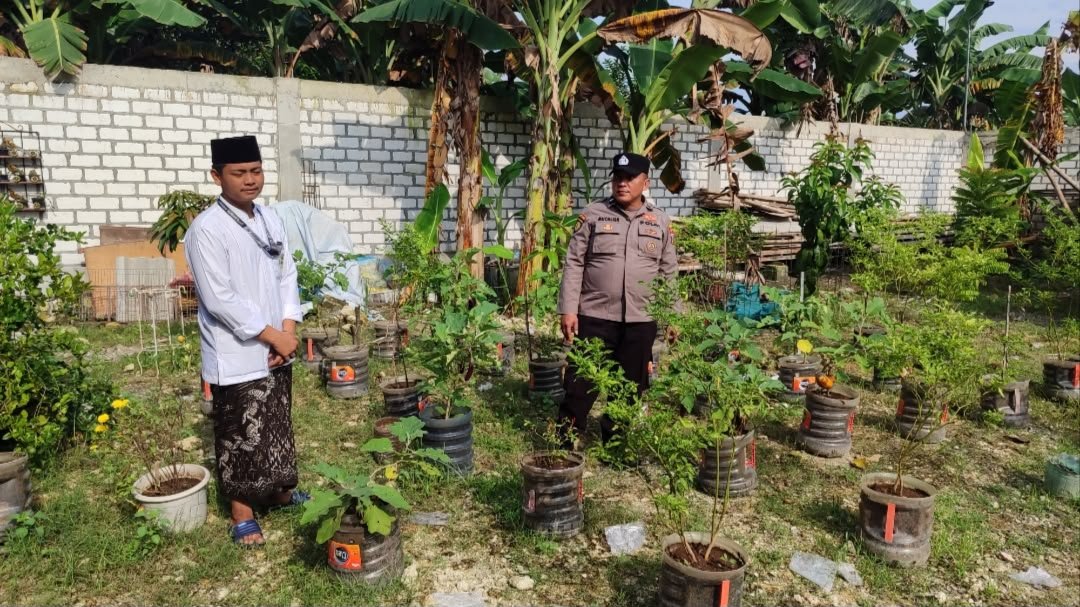 Ketahanan Pangan Diperkuat, Polsek Bungah Cek Komoditas Lombok di Desa Masangan