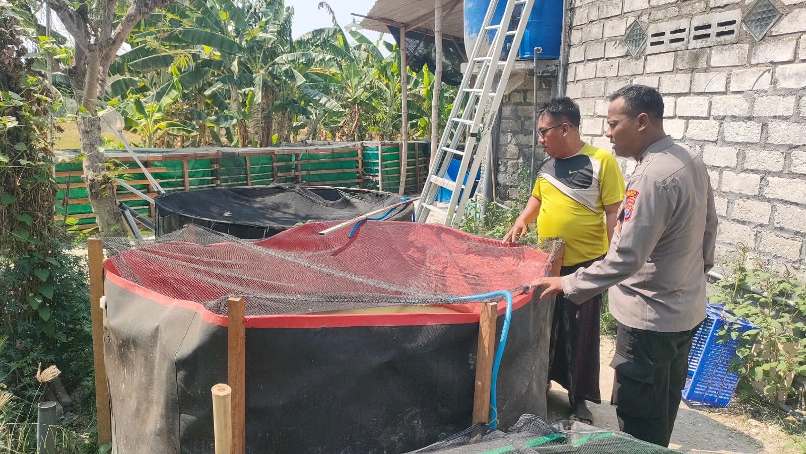 Tingkatkan Kesejahteraan Warga, Polsek Sidayu Dampingi Budidaya Perikanan Darat
